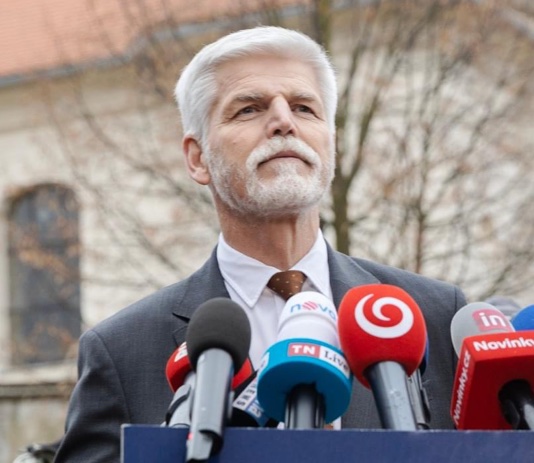 Republik Ceko Pemungutan Suara: Pavel mengalahkan Babis dan menjadi presiden